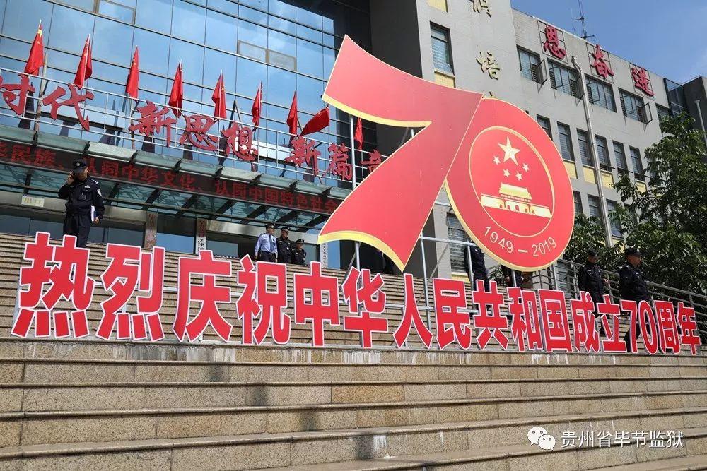 “肩挑四两为客，帮人一日为奴”，很有现实意义，引人深思！