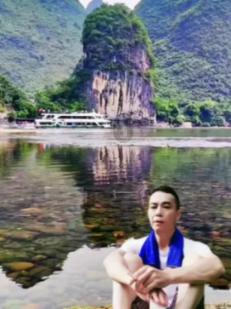人在摘下眼镜以后，颜值总会上升一个档次还是降低一个档次？游戏画面